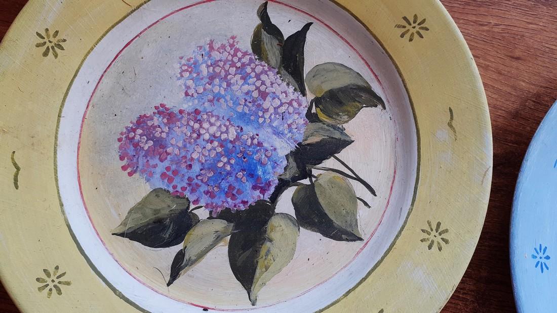 Amatérsky maľované taniere / Priemer 24 cm / 1,1 kg čistá váha / priemer 24 cm