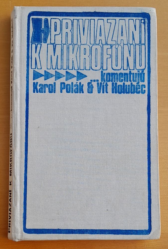 Priviazaní k mikrofónu