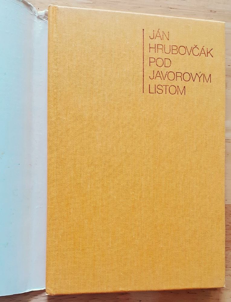 Pod javorovým listom