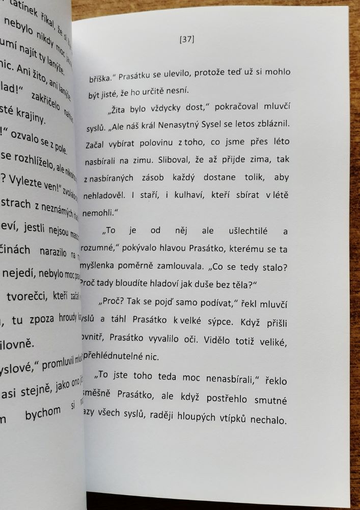 O Naivním Prasátku / Střízlivé pohádky o krutém světě pro děti narozené v Čechách v 21. století