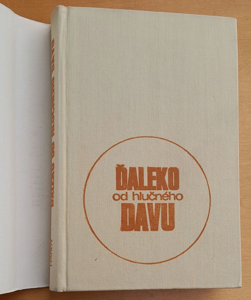 Ďaleko od hlučného davu