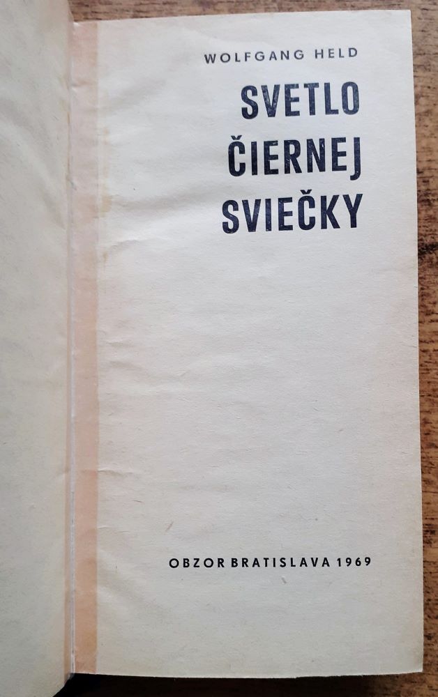 Svetlo čiernej sviečky