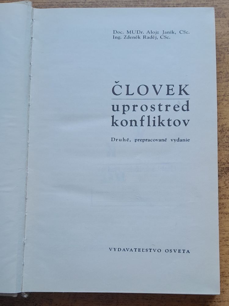 Človek uprostred konfliktov