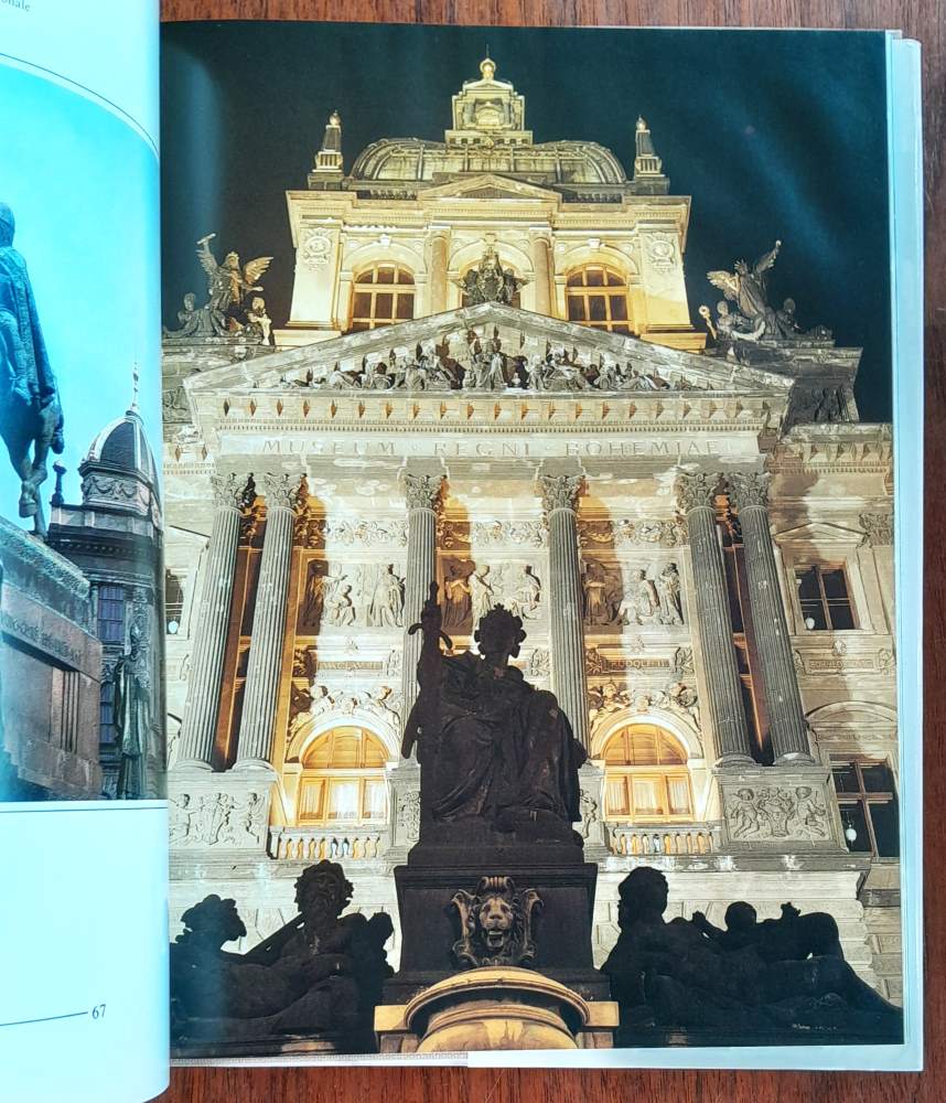 Magical Prague / Zauberhaftes Prag / Praga Magica