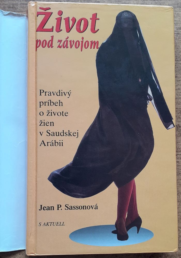 Život pod závojom / Pravdivý príbeh o živote žien v Saudskej Arábii
