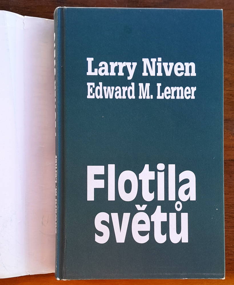 Flotila světú / 200 let před objevením Prstence