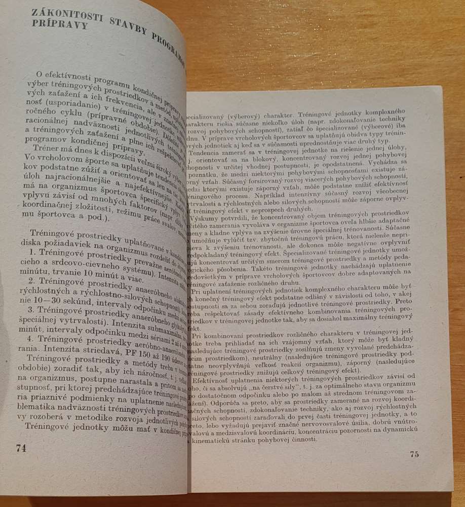 Kondičná príprava v kolektívnych športových hrách / Edícia Tréner