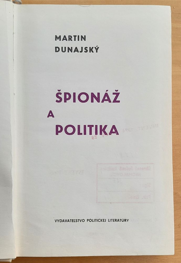 Špionáž a politika