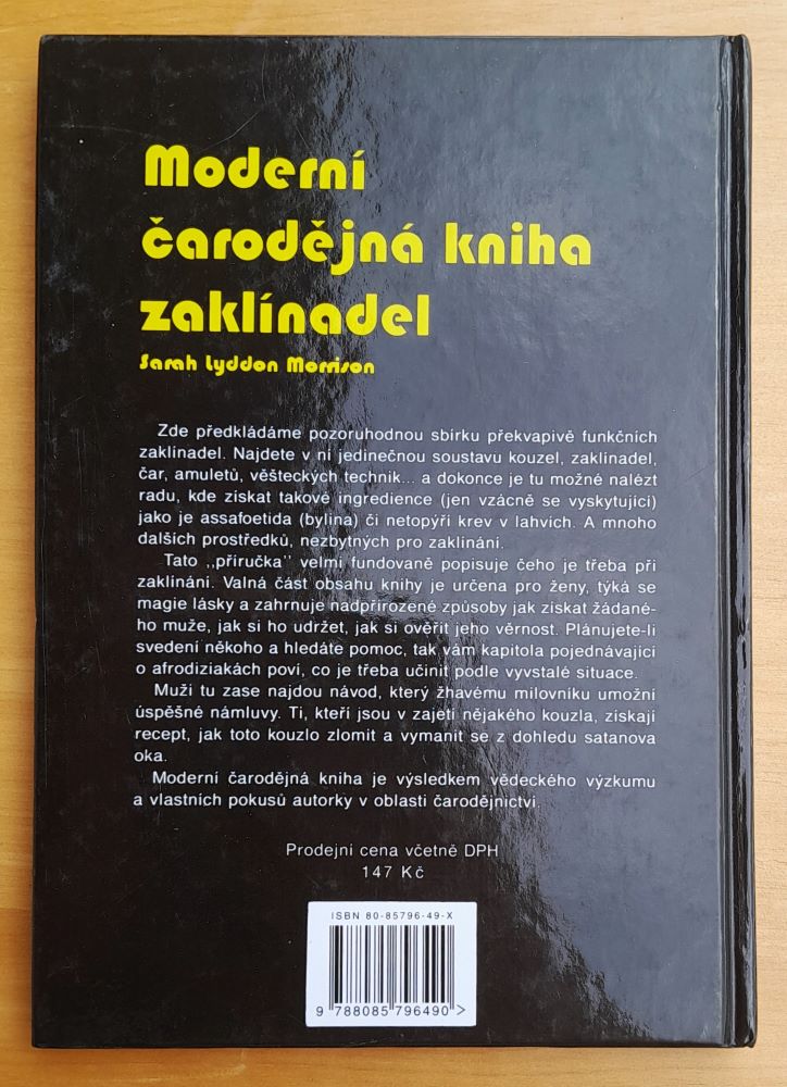 Moderní čarodějná kniha zaklínadel