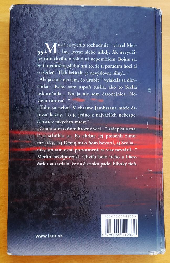 Dievčatko z krajiny drakov / Chrám duchov / Kniha tretia