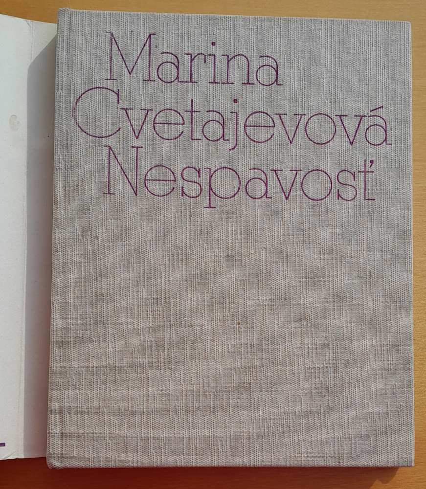 Nespavosť / Kruh milovníkov poézie