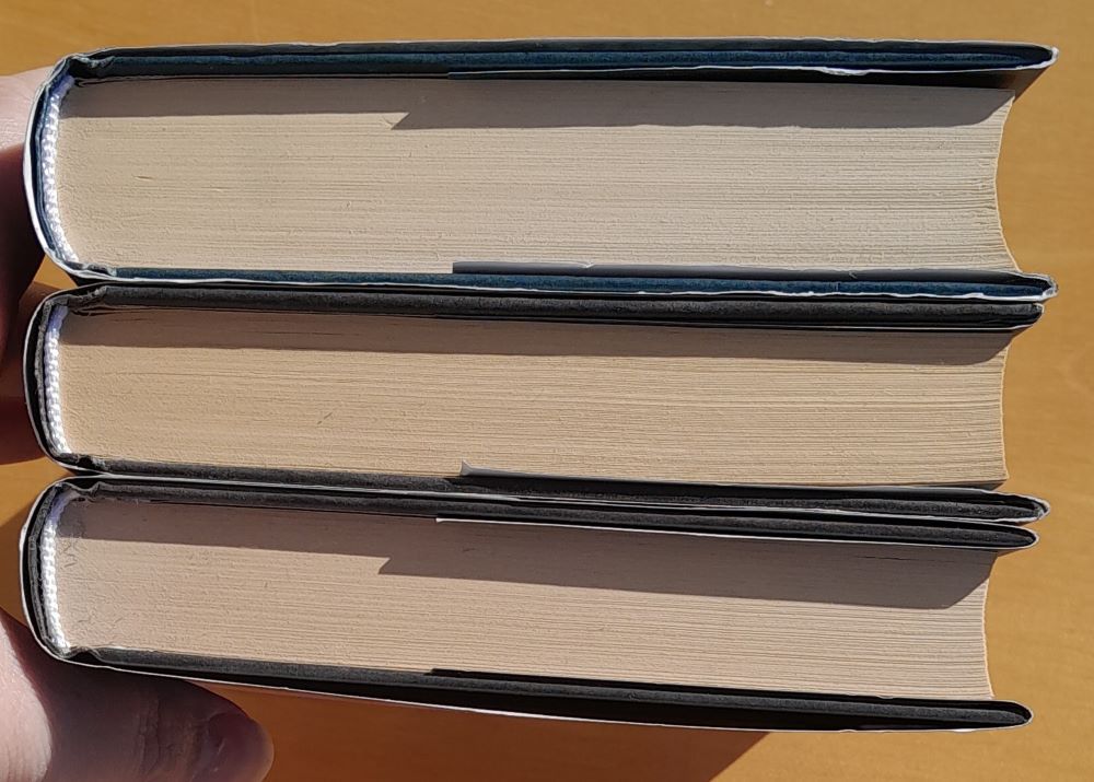 Ľavá ruka Boha 1. / Posledné štyri istoty 2. / Pod krídlami smrti 3.