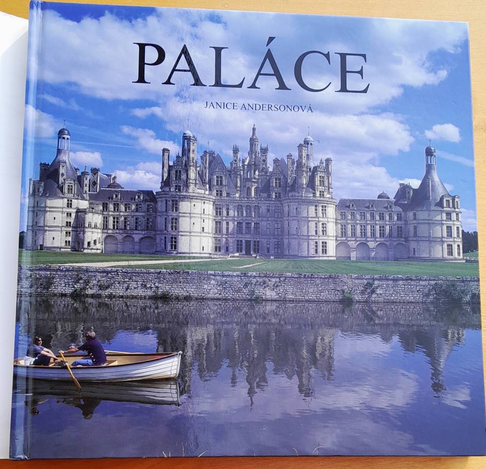 Paláce