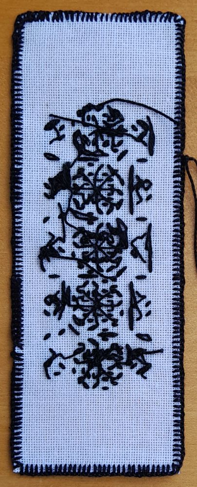 Vyšívaná záložka do knihy Etno motív čierny 14 x 5 cm