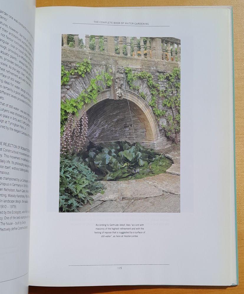 The complete Book of Water gardening