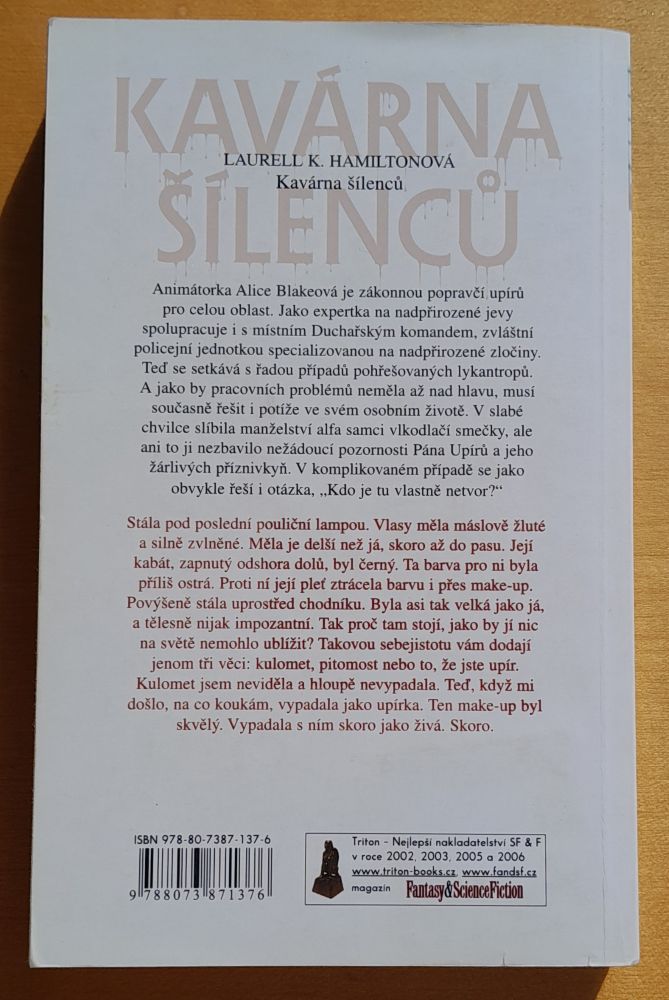 Anita Blakeová lovec upírú 4. / Kavárna šílencu