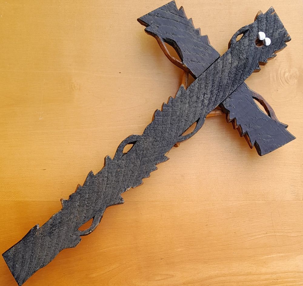 Nástenný drevený kríž s Ježišom / Na dolnej časti je vyrytý rok 1891