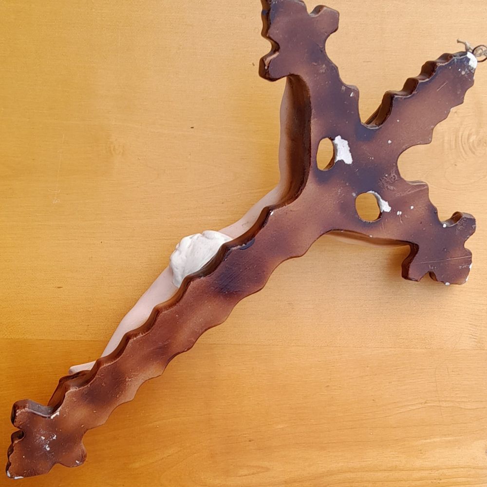 Sadrový nástenný kríž s Ježišom