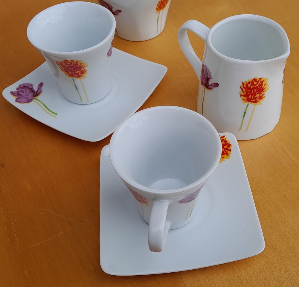 Porcelánová kávová súprava pre dvoch s kvetinkami