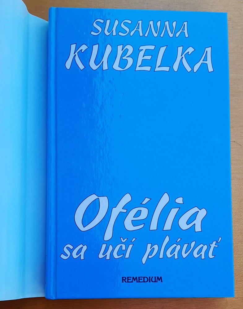 Ofélia sa učí plávať