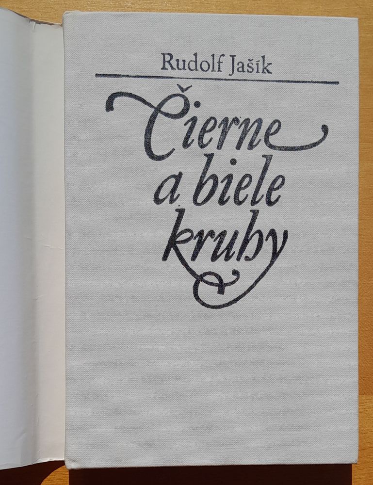 Čierne a biele kruhy - Hviezdoslavova knižnica