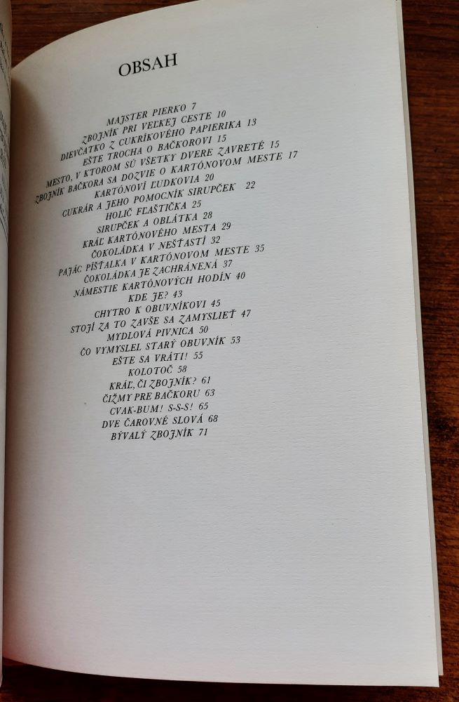 Námestie kartónových hodín / Edícia Zlatý kľúčik