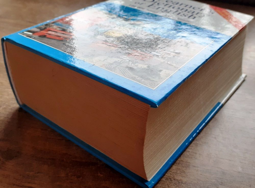 a Learners Dictionary of English, 140 000 hesiel a ekvivalentov