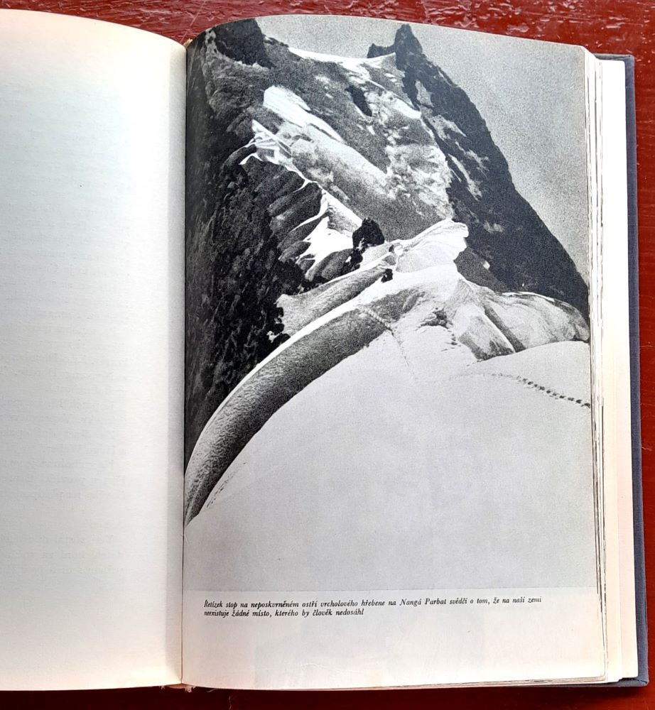 Trúny bohú / K nebetyčným štítúm Himálaje