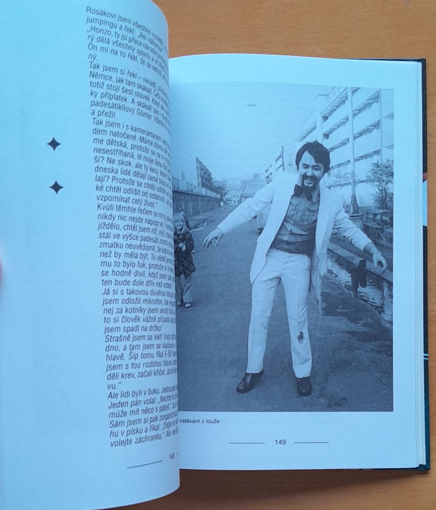 Továrna na legraci / Petr Novotný