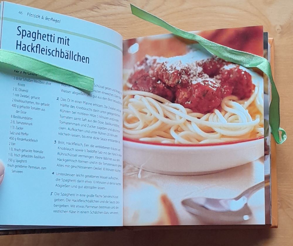 Backen - 100 Rezepte / Pečenie, Nudel Gerichte - 100 Rezepte / Rezancové jedlá