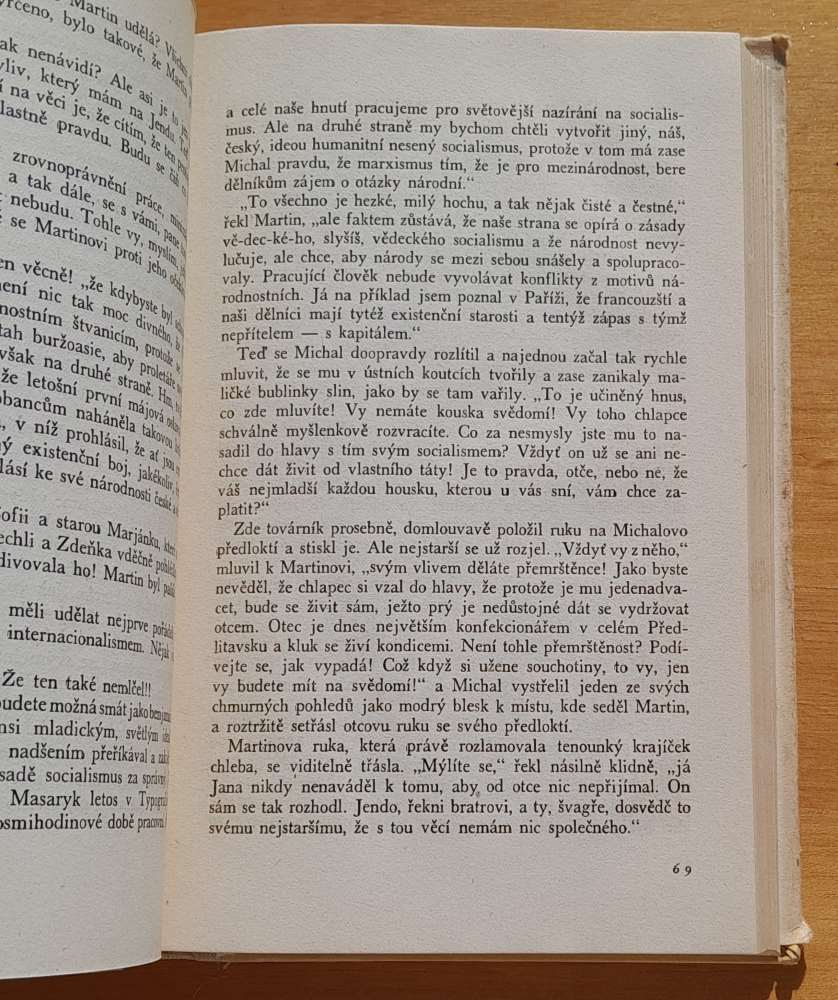 Prapory nad městem 3.