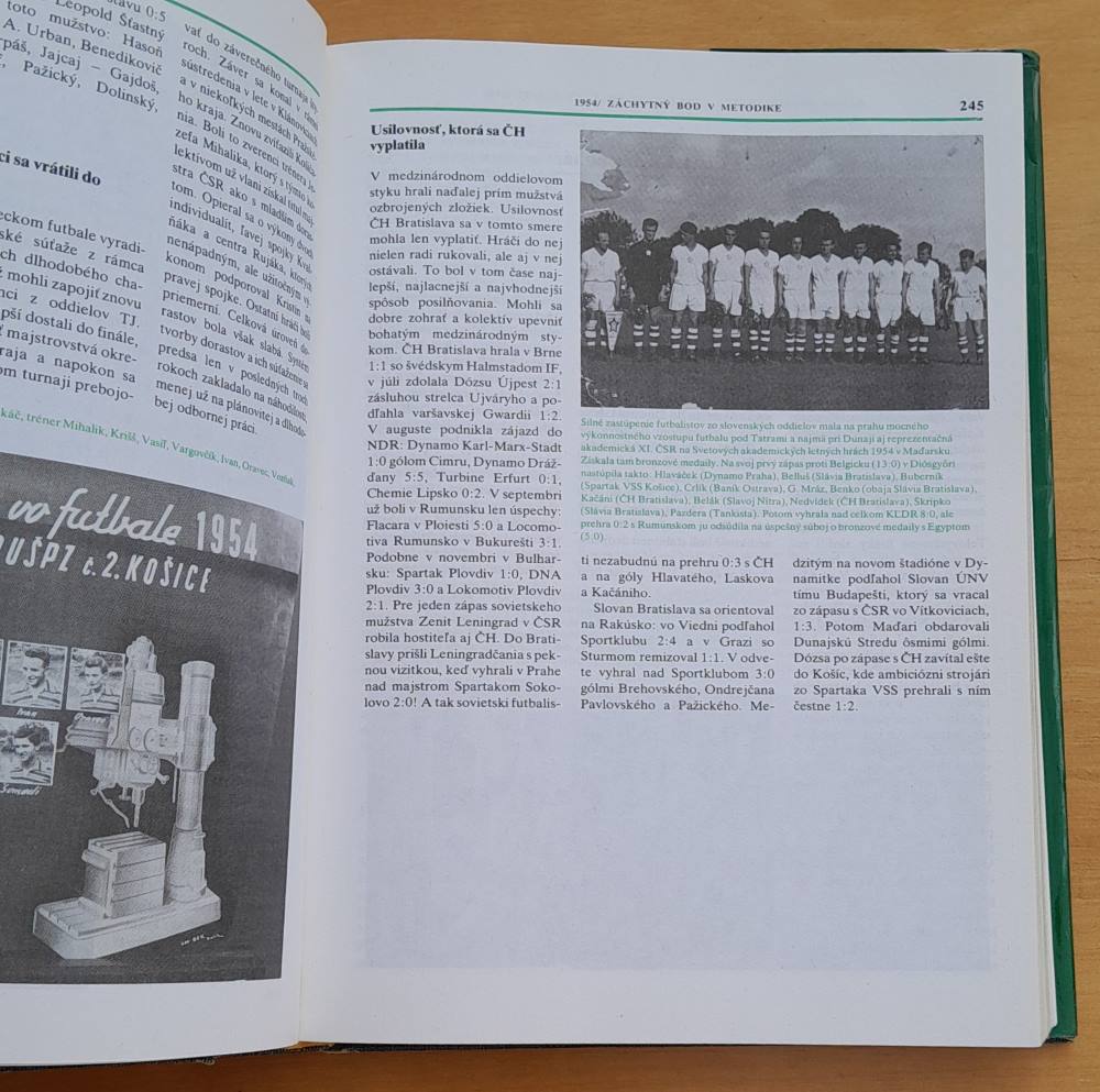 Zlatá kniha futbalu na Slovensku / Defilé generácií 1898-1987