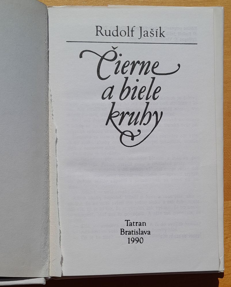 Čierne a biele kruhy - Hviezdoslavova knižnica