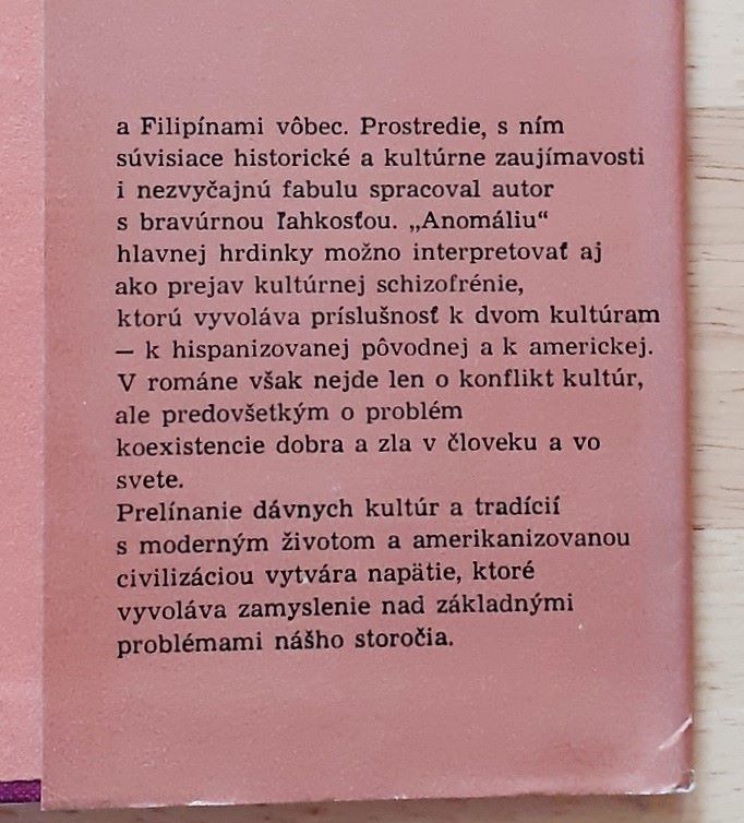 Žena s dvoma pupkami