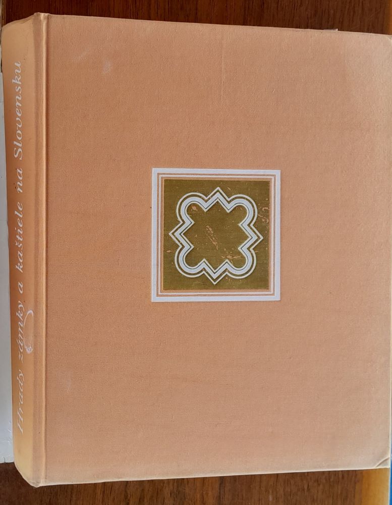 Hrady, zámky a kaštiele na Slovensku 