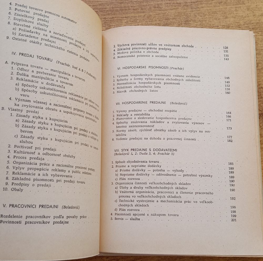 Ekonomika obchodu a technika predaja / Pre 1. 2. a 3. ročník odborných učilišť a učňovských škôl / Učebné odbory predavačské