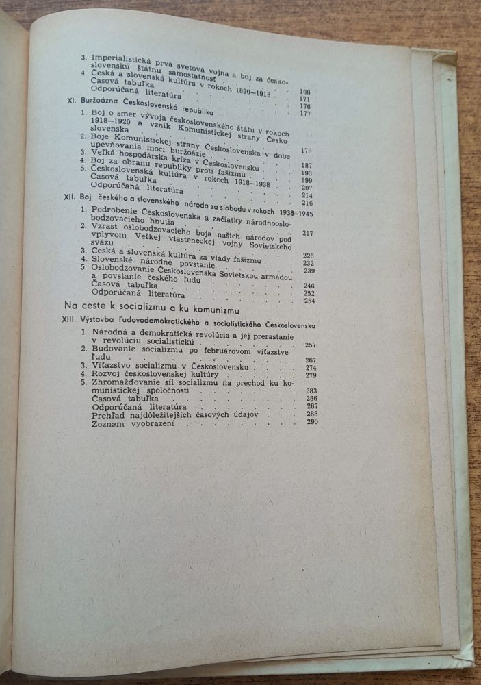 Československé dejiny / Učebnica dejepisu pre 2. a 3. ročník SVŠ a pre 2. ročník SOŠ