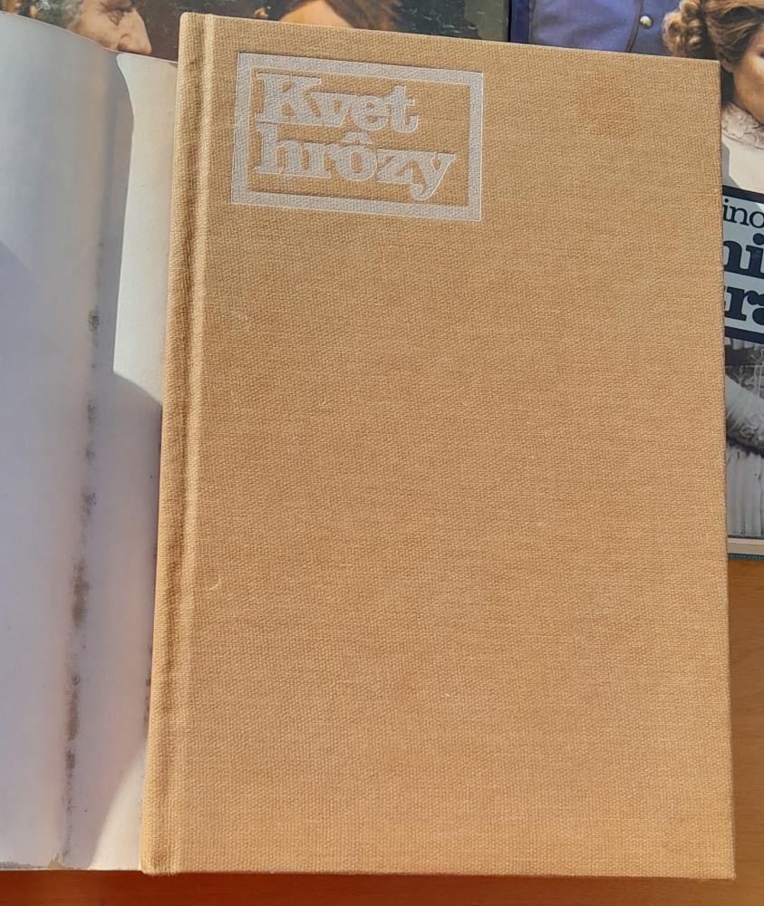 Alžbetin dvor / Volanie vetra / Kvet hrôzy