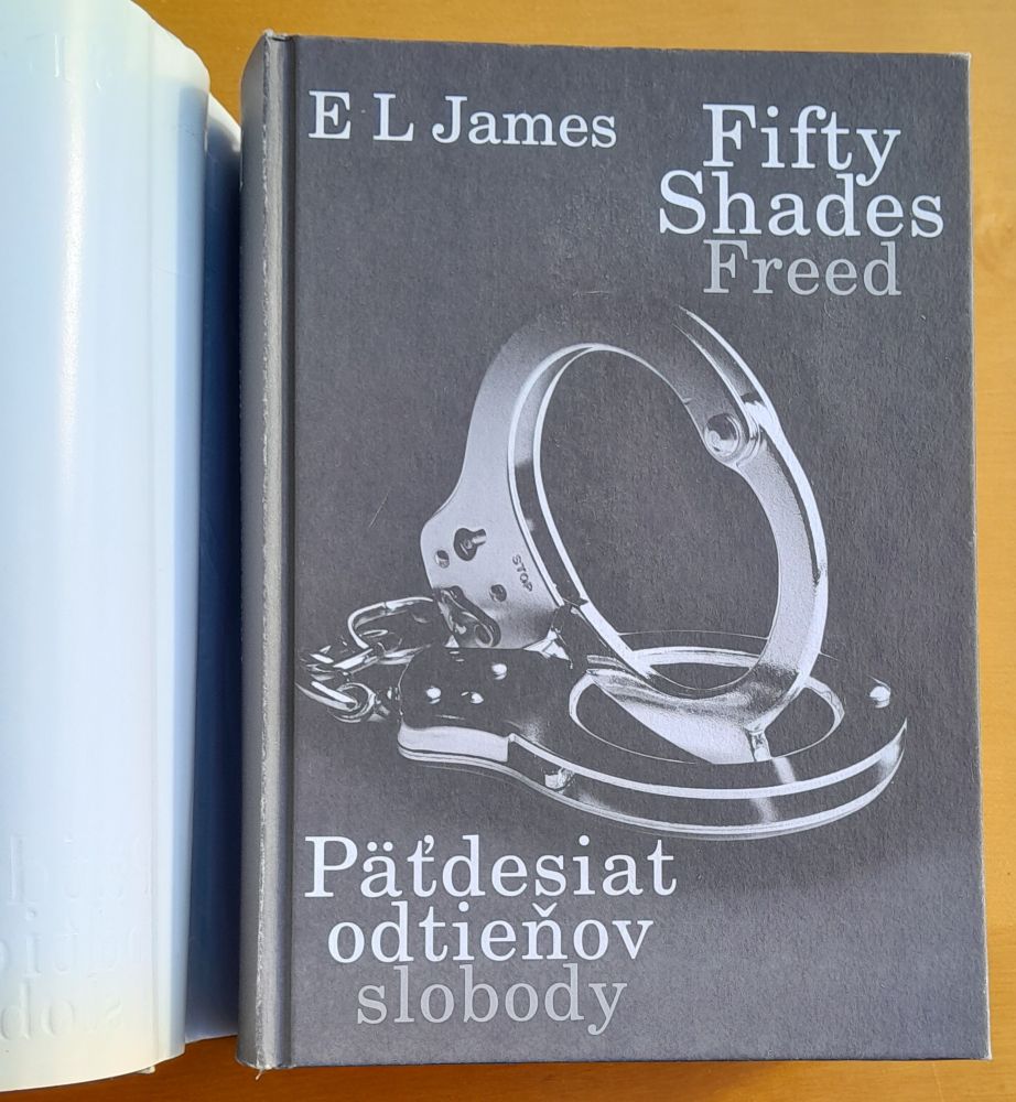 Päťdesiat odtieňov sivej 1.- 4. / Erotický román