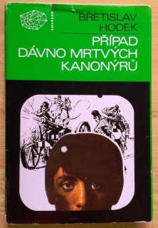 Případ dávno mrtvých kanonýru