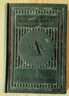 Uj Angol-Magyar Zsebszótára /  English and hungarian languaes