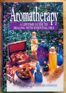 Aromatherapy / A Lifetime Guide to Healing with Essential Oils 