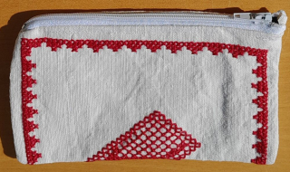 Ručne vyšívaná kapsička 
