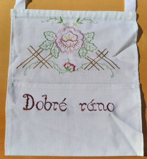 Vyšívaný hrebenár