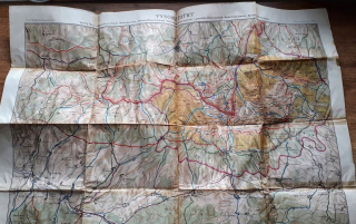 Vysoké Tatry / Turistická mapa Vysoké Tatry / Mierka 1 : 75 000 / Navrhol a nakreslil Gustav Hoffmann / 73 x 49 cm 