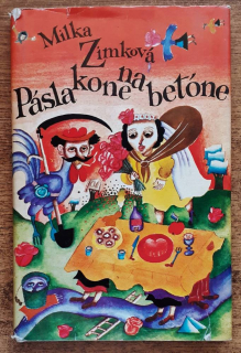 Pásla kone na betóne