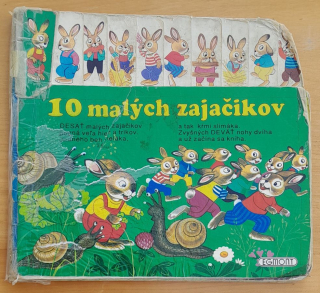 10 malých zajačikov