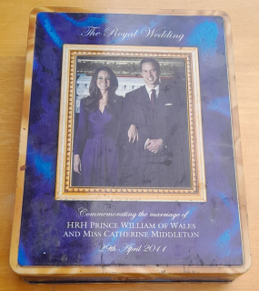 Princ William z Walesu a slečna Catherine Middleton / Prázdna plechová dóza od sušienok The Royal Wedding