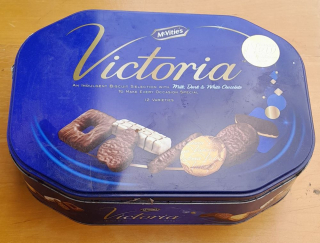 Prázdna plechová dóza od sušienok McVitie's Victoria