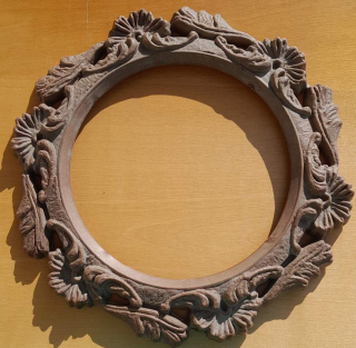 Plastový retro rám s vnútorným priemerom 19 cm a vonkajším 30 cm